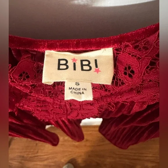 NWOT BiBi Red Lace Detail Top - Picture 4 of 5